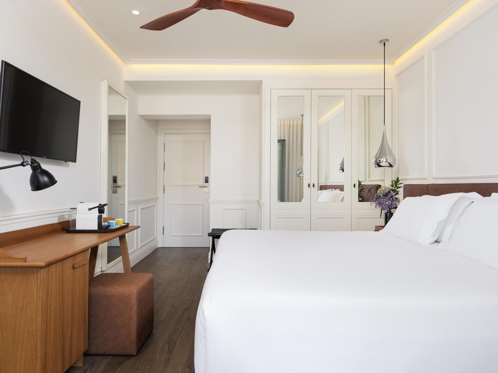 H10 Universitat (Adults Only) Barcelona Exterior photo