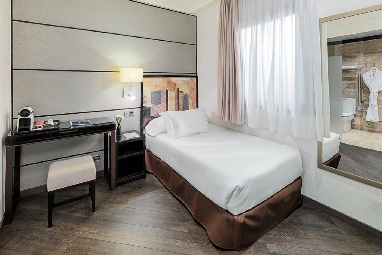 H10 Universitat (Adults Only) Barcelona Exterior photo
